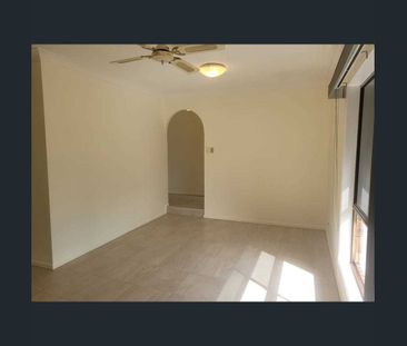 Spacious 4‑Bed Family Home on Quiet Court in Hillcrest – Ready to Rent - Photo 2