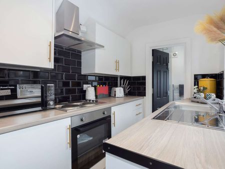 🛏️ Four Fabulous Ensuites on Coventry Road – Brand New & Ready to Impress! - Photo 5