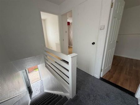 8 Merrion Park, Dunmurry, Belfast, BT17 0SF - Photo 3