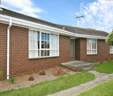 Family Home in Quiet Court - Photo 5