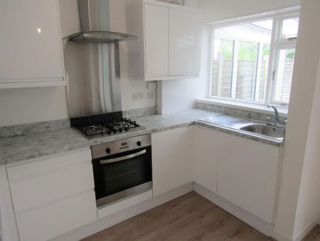 3 bedroom semi-detached house to rent - Photo 4