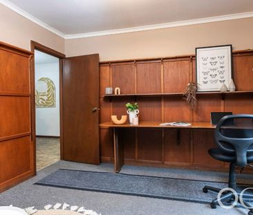 Open the Door to Hidden gem in the tranquil surroundings of Eden Hills - Photo 2