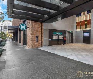 Modern One-Bedroom Apartment with Parking – Steps to Crows Nest Metro - Photo 6