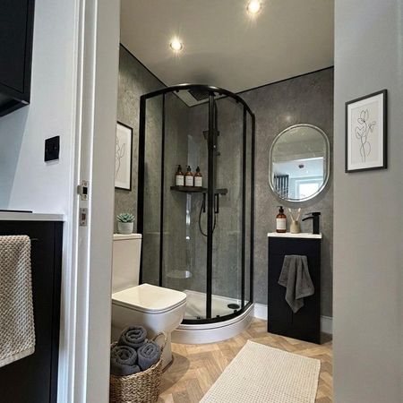 1 bedroom in a house share to rent - Photo 3