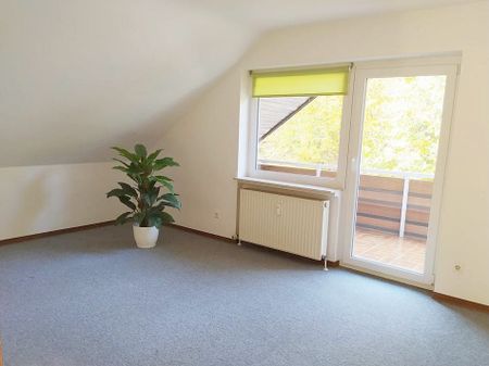 Großzügige DG-Wohnung mit Balkon und Garage in gepflegtem 3-Familienhaus - Photo 5