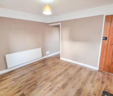 2 bedroom semi-detached house to rent - Photo 3