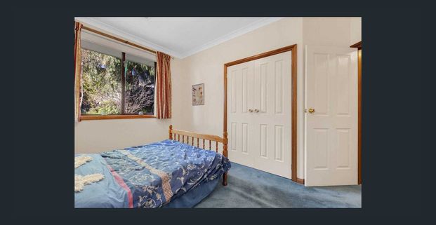 Modern Living in a Quiet Street Setting 🏡 - Photo 1