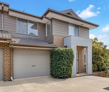 TOWNHOUSE IN HEART OF PENRITH!!! - Photo 1