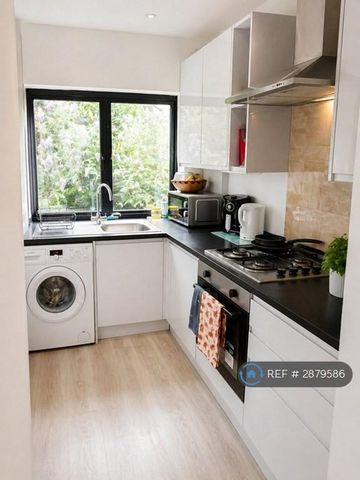 1 bedroom in a house share to rent - Photo 3