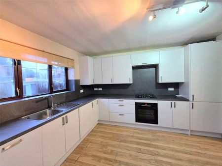 3 bedroom semi-detached house to rent - Photo 5