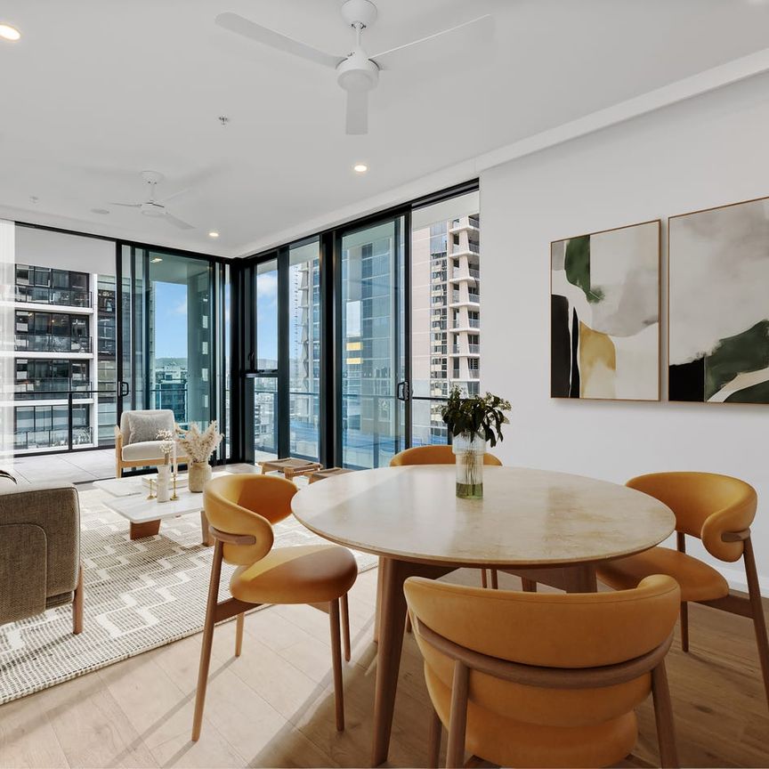 IN THE HEART OF SOUTH BRISBANE MORDEN 3 BEDROOMS FURNISHED APARTMENT - Photo 1