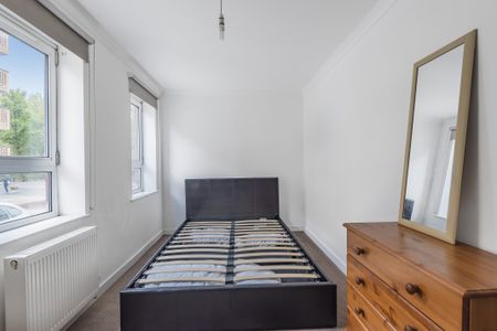 Old Jamaica Road, London, SE16 flat to rent - Photo 4