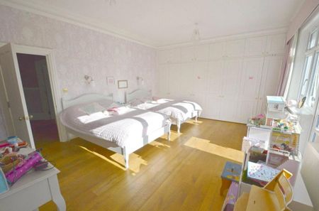 6 bedroom detached house to rent - Photo 4