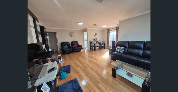 Spacious 3-Bedroom Villa for Rent in Westmead - Photo 1