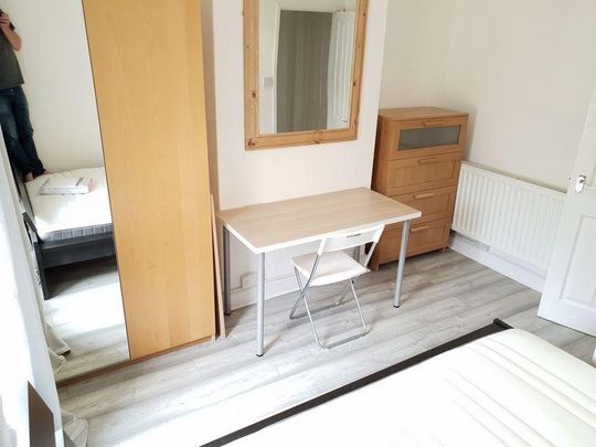 4 bedroom terraced house to rent - Photo 1