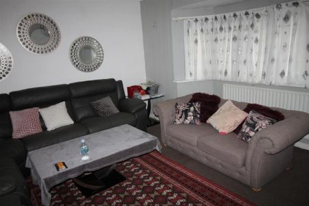 3 bedroom semi-detached house to rent - Photo 3