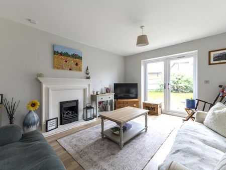 3 bedroom semi-detached house to rent - Photo 2