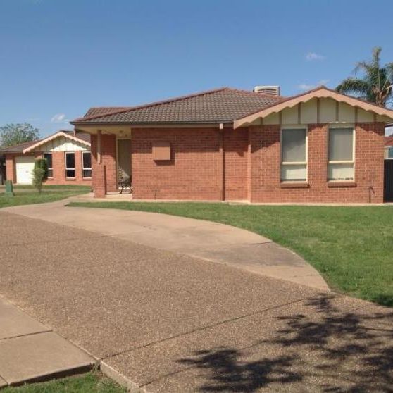 LOW MAINTENANCE, CENTRAL CONVENIENCE - Photo 1