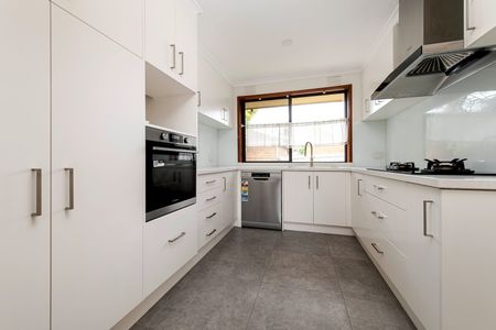 Fully Renovated Unit in the Heart of Mount Waverley - Photo 4