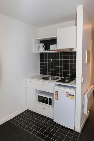 Stylish Studio Apartment- STUDENTS ONLY - Photo 2
