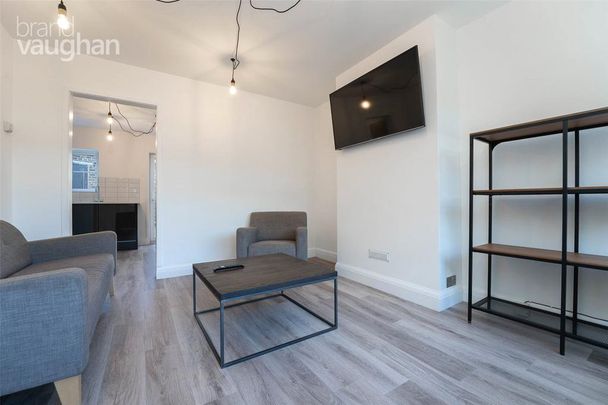 2 bedroom end of terrace house to rent - Photo 1