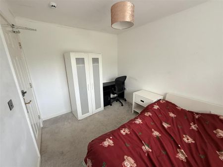 1 bedroom in a house share to rent - Photo 3