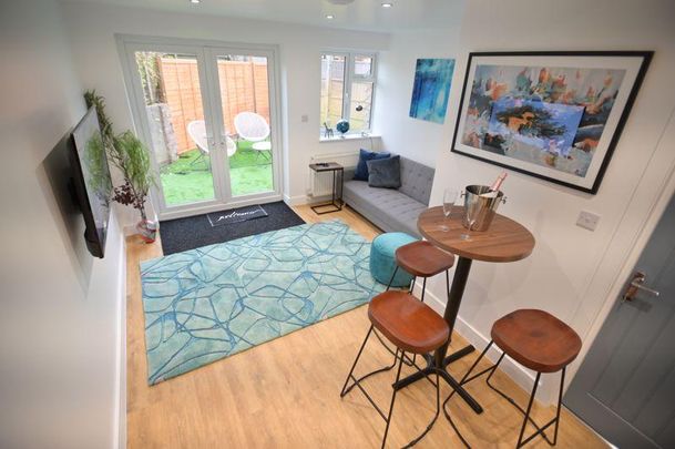 6 bedroom property to rent - Photo 1