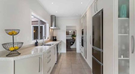 HOWICK - Lovely 3bdrm with garage. Warm and Sunny - Photo 3