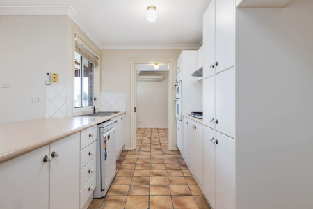 SPACIOUS WELL-MAINTAINED HOME IN GREAT LOCATION - Photo 4