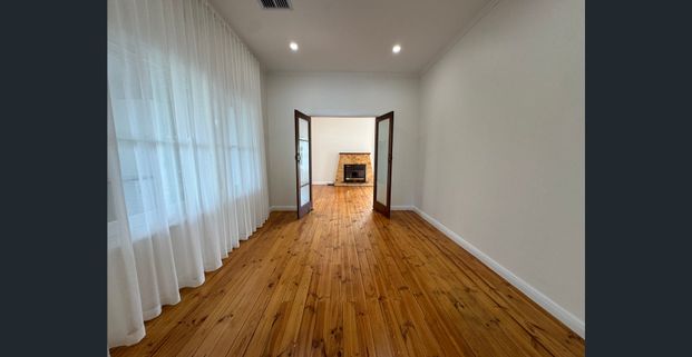 **Applications Closed** - Photo 1