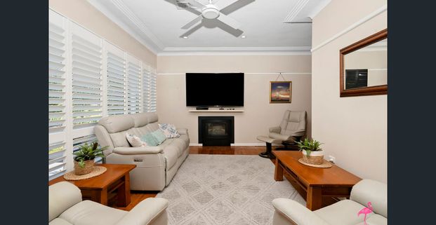 Stunning Fully Furnished Family Home with Premium Amenities - Photo 1