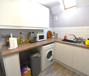 2 bedroom Flat in Montagu Drive, Leeds - Photo 4