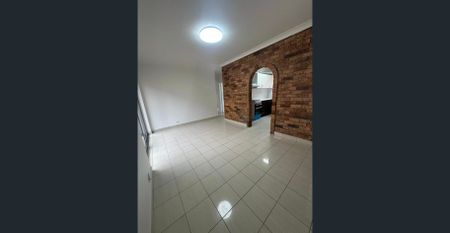 Freshly Updated 2-Bedroom Apartment - Walk to Auburn Station - Photo 2