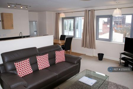 2 bedroom flat to rent - Photo 2