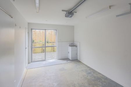 Modern 4 Brm Townhouse - Photo 4