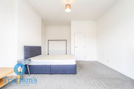 3 bed Flat for Rent - Photo 3