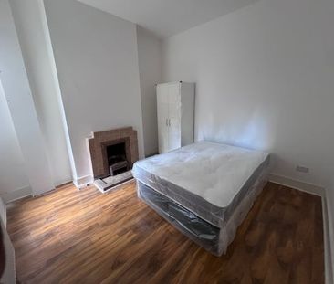 Room in a Shared House, Fawnbrake Avenue, SE24 - Photo 1