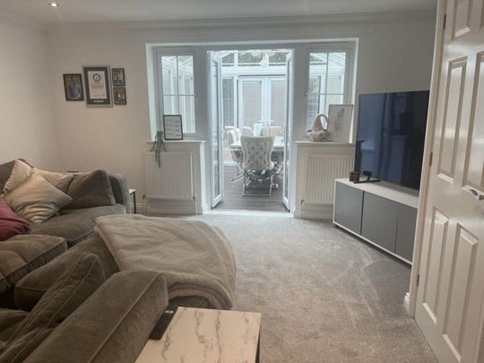 3 bedroom semi-detached house to rent - Photo 1