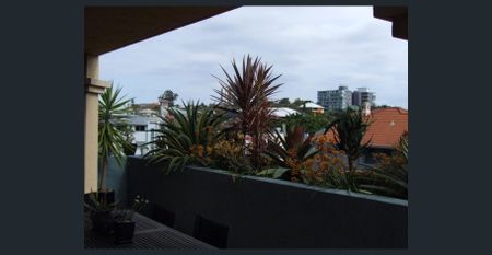 ENTERTAINERS DELIGHT! SPACIOUS & MODERN PARTLY FURNISHED APARTMENT - Photo 5