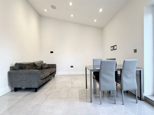 Bergamot House, 52 Rowantree Road - Photo 1