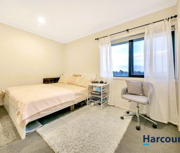 Central LOCATION, Ideal ORIENTATION - Townhouse - Photo 5