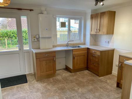 2 bedroom semi-detached house to rent - Photo 5