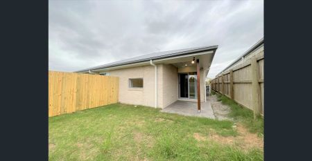 Modern BRAND NEW spacious three-bedroom duplex home - Photo 5