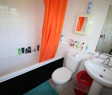 4 bedroom terraced house to rent - Photo 4