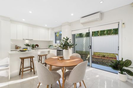 Modern Family Oasis in Peaceful and Convenient Narwee Pocket - Photo 4
