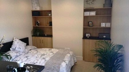 1 bedroom in a house share to rent - Photo 5