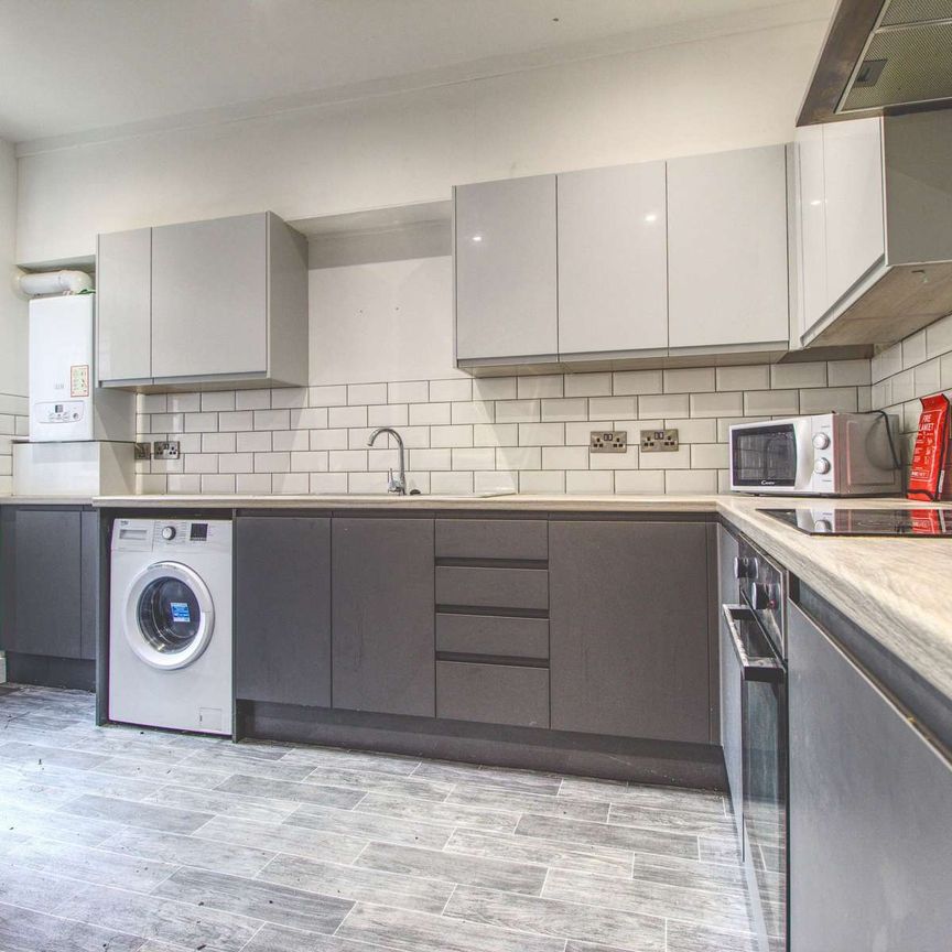 Fern Avenue Room 2 - Photo 1