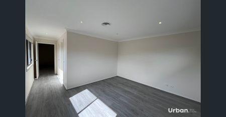 Renovated 3 bedroom townhome - Photo 2