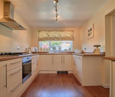 3 bedroom semi-detached house to rent - Photo 3