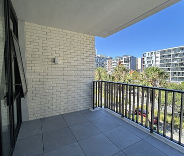 Double Balcony Apartment Plus Double Car Space - Photo 5